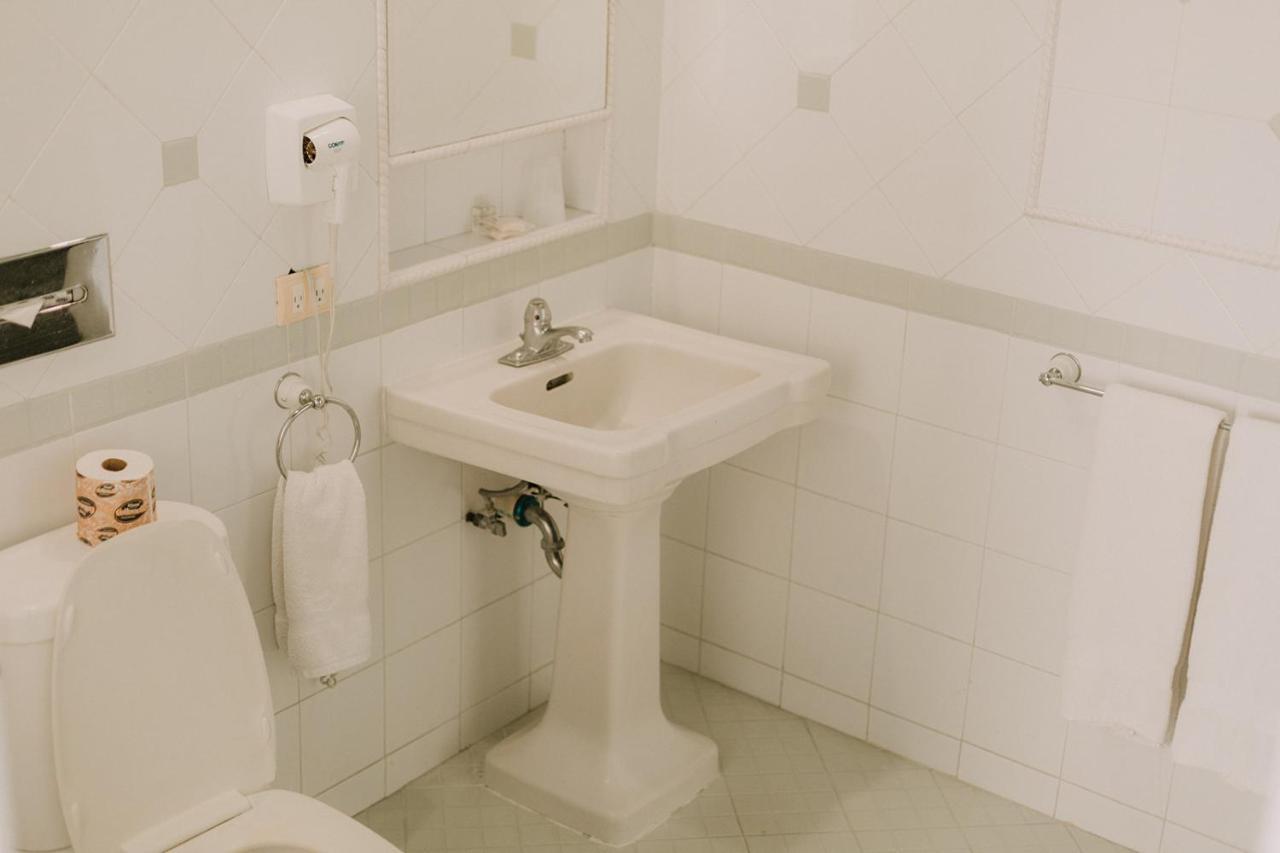 Hotel לאון מראה חיצוני תמונה