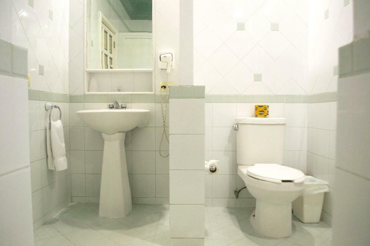 Hotel לאון מראה חיצוני תמונה